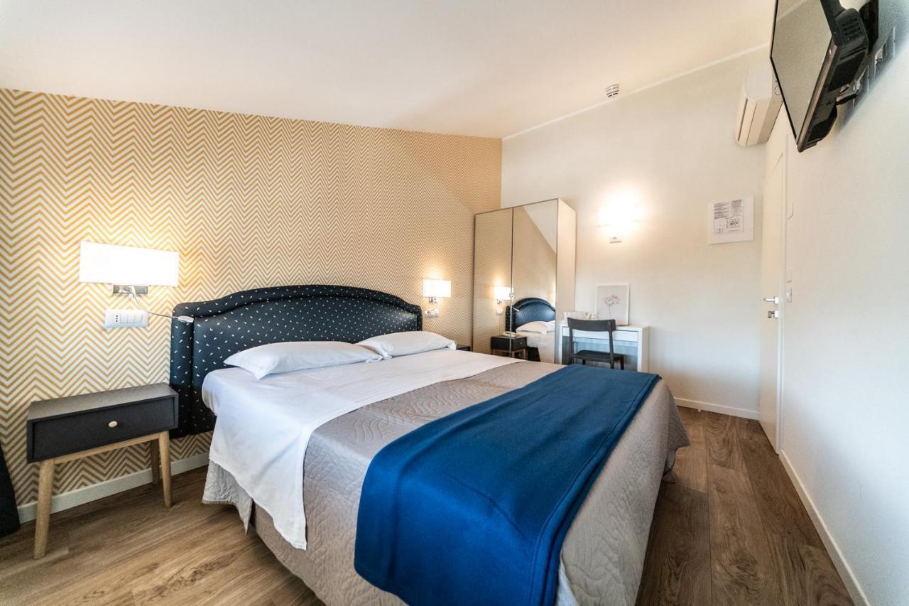Kiss Hotel 2*