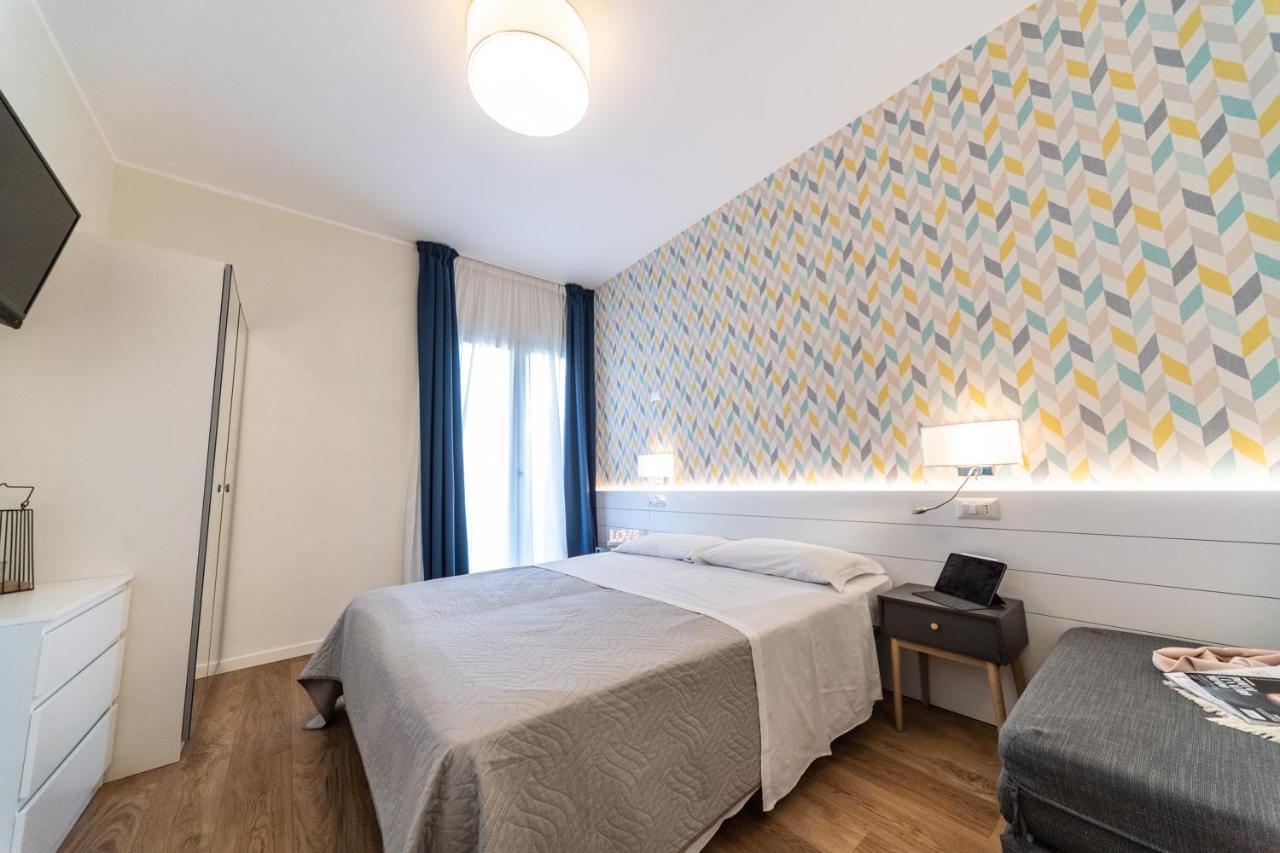 Kiss Hotel