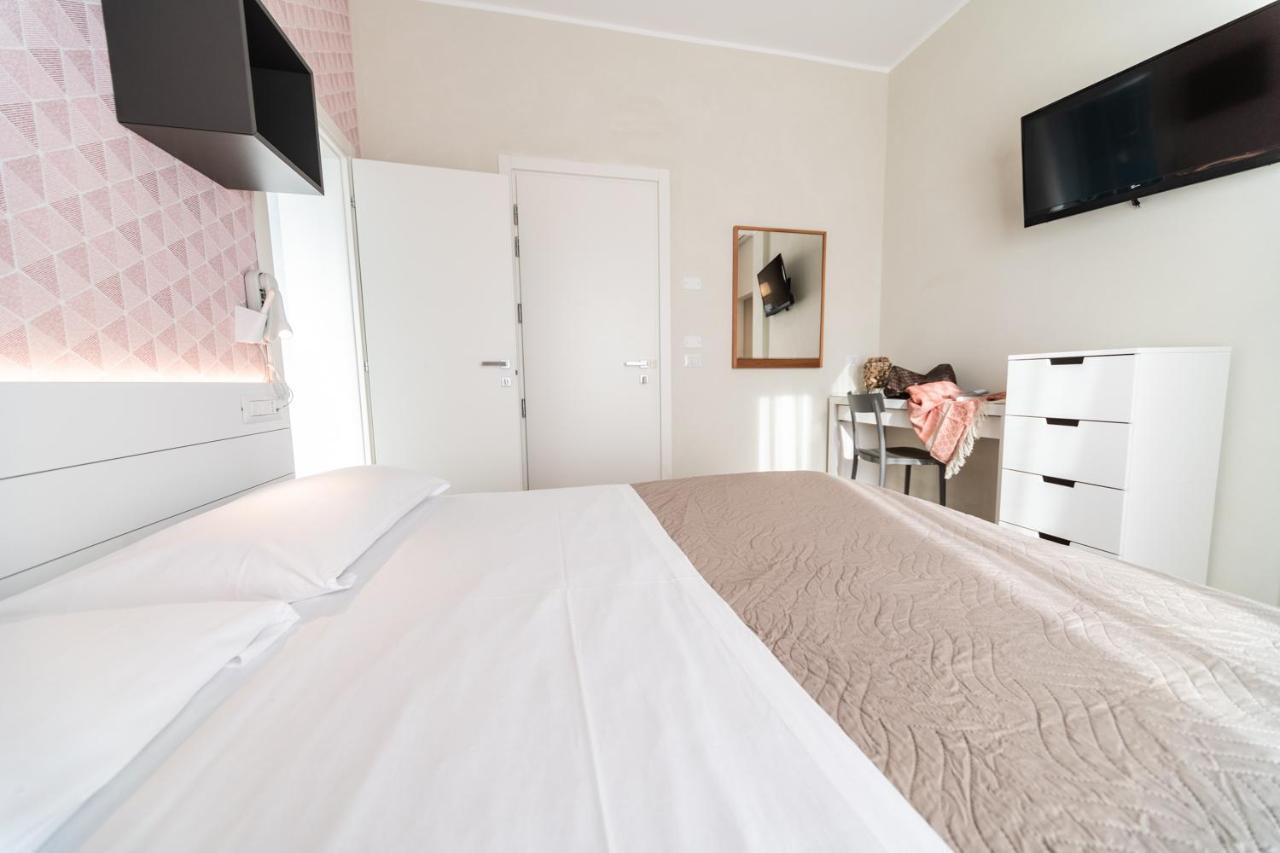 Kiss Hotel 2*