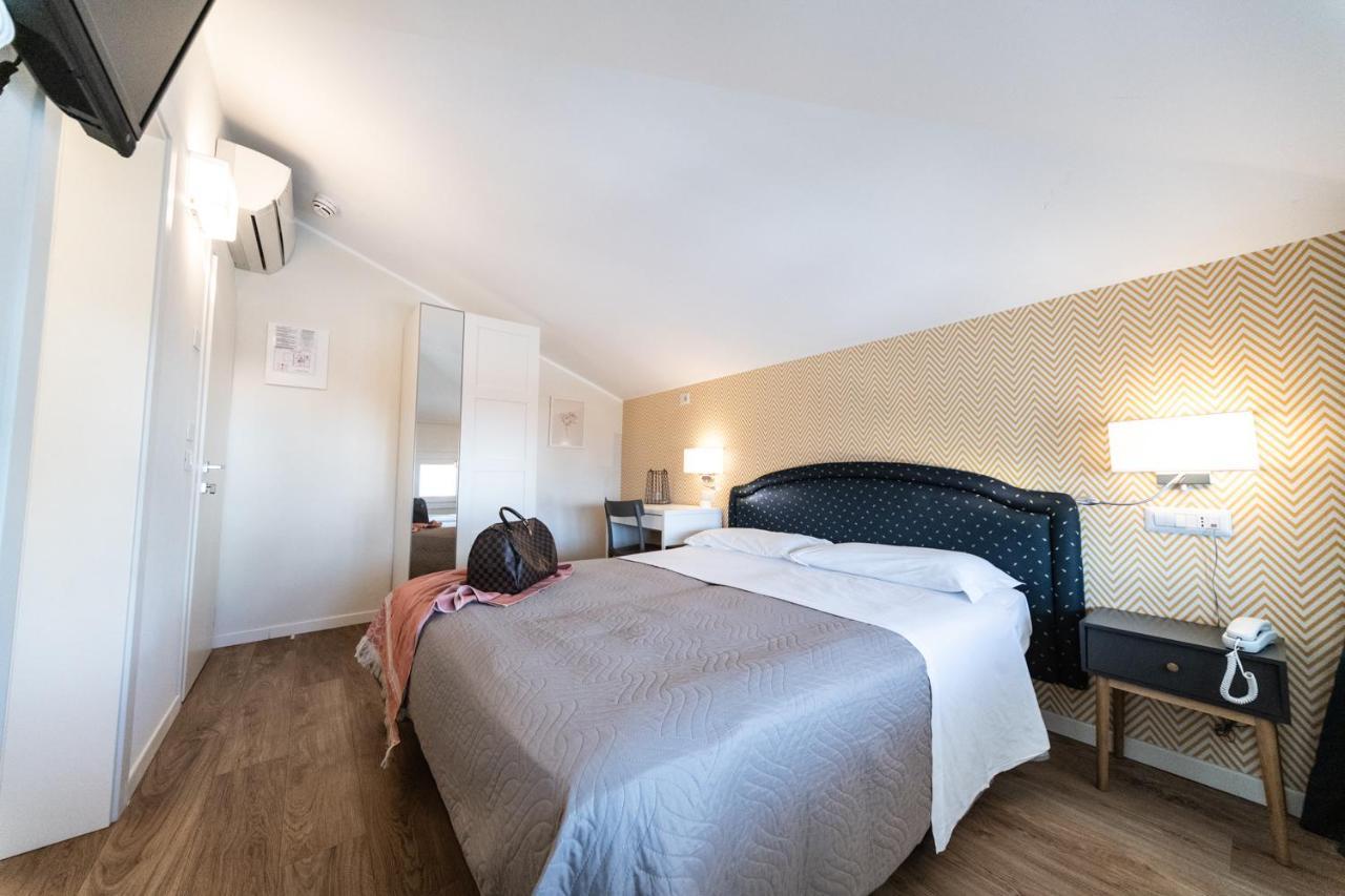 Kiss Hotel 2*
