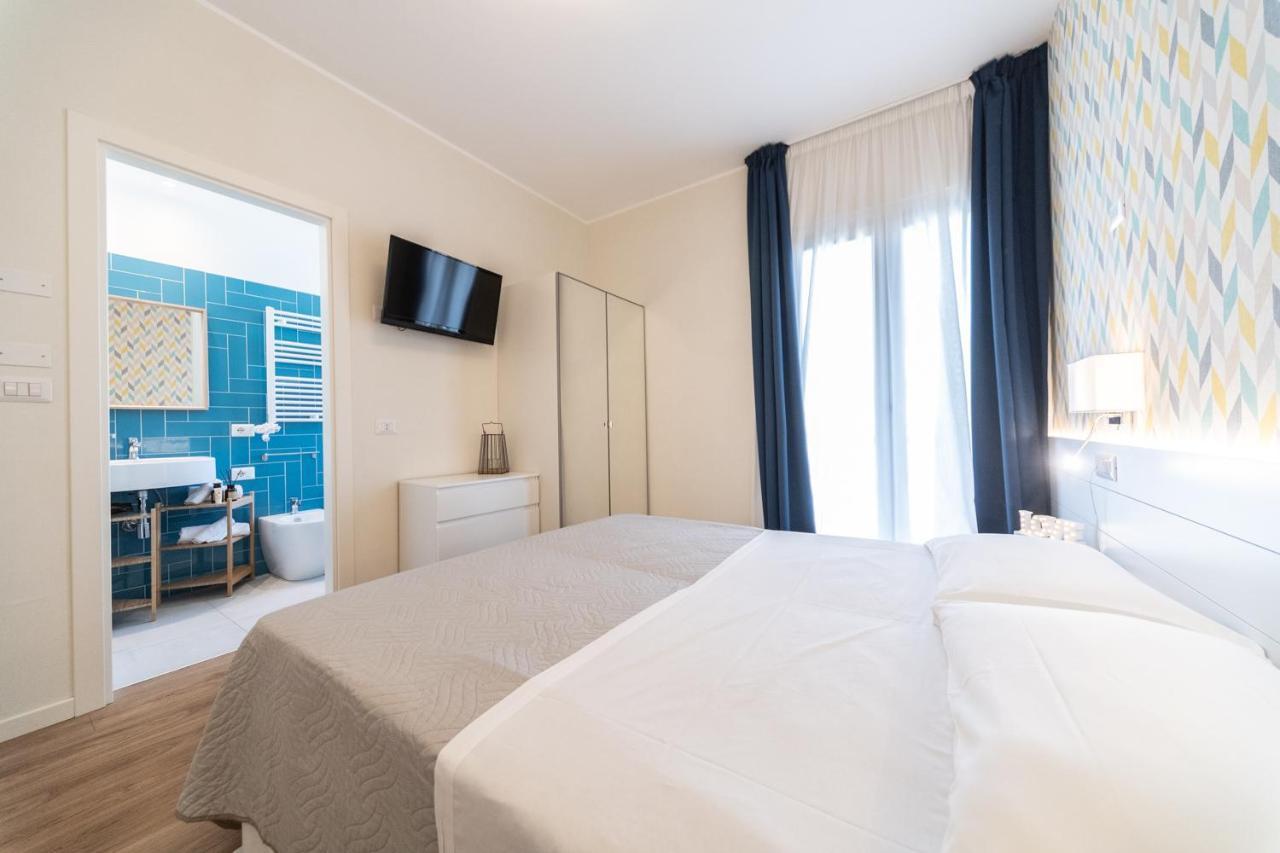 Kiss Hotel
