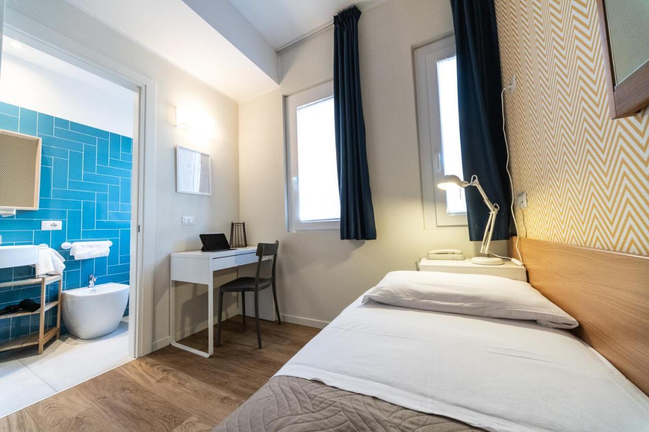 Kiss Hotel