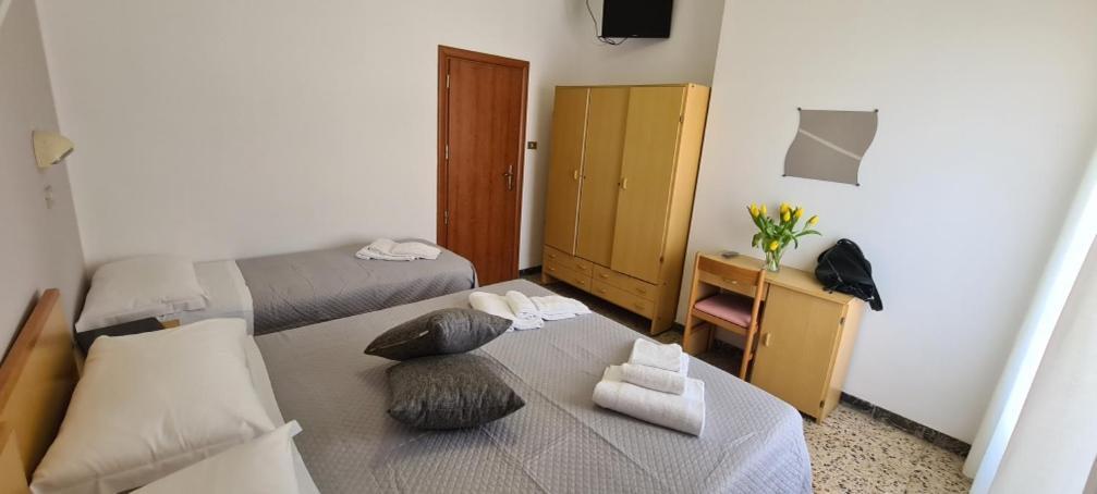 Astoria Hotel *
