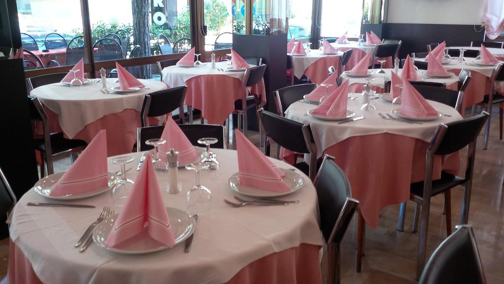 Trocadero 2*
