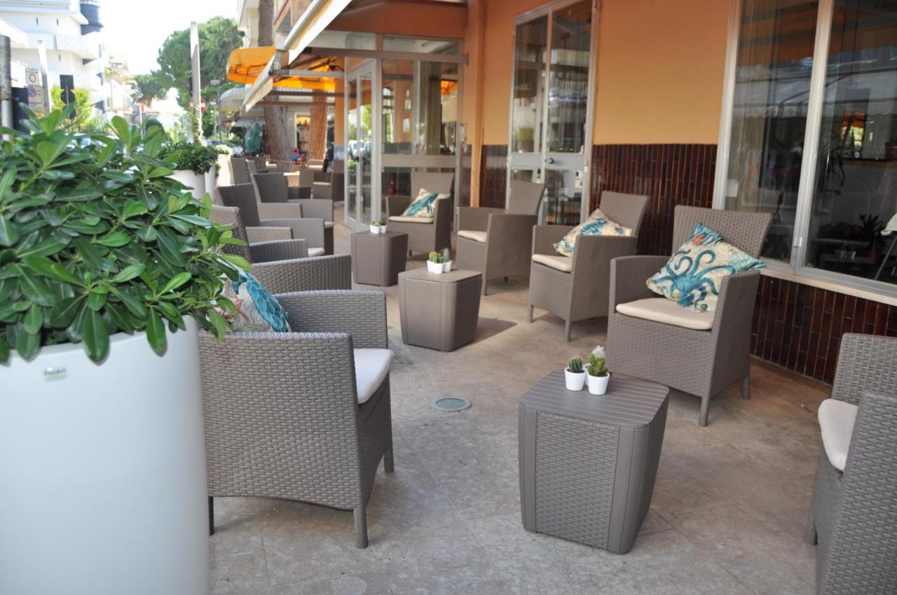 Susy - Ambienti Rinnovati 2022 - Direttamente Su Viale Dante E A Due Passi Dal Mare Hotel Riccione