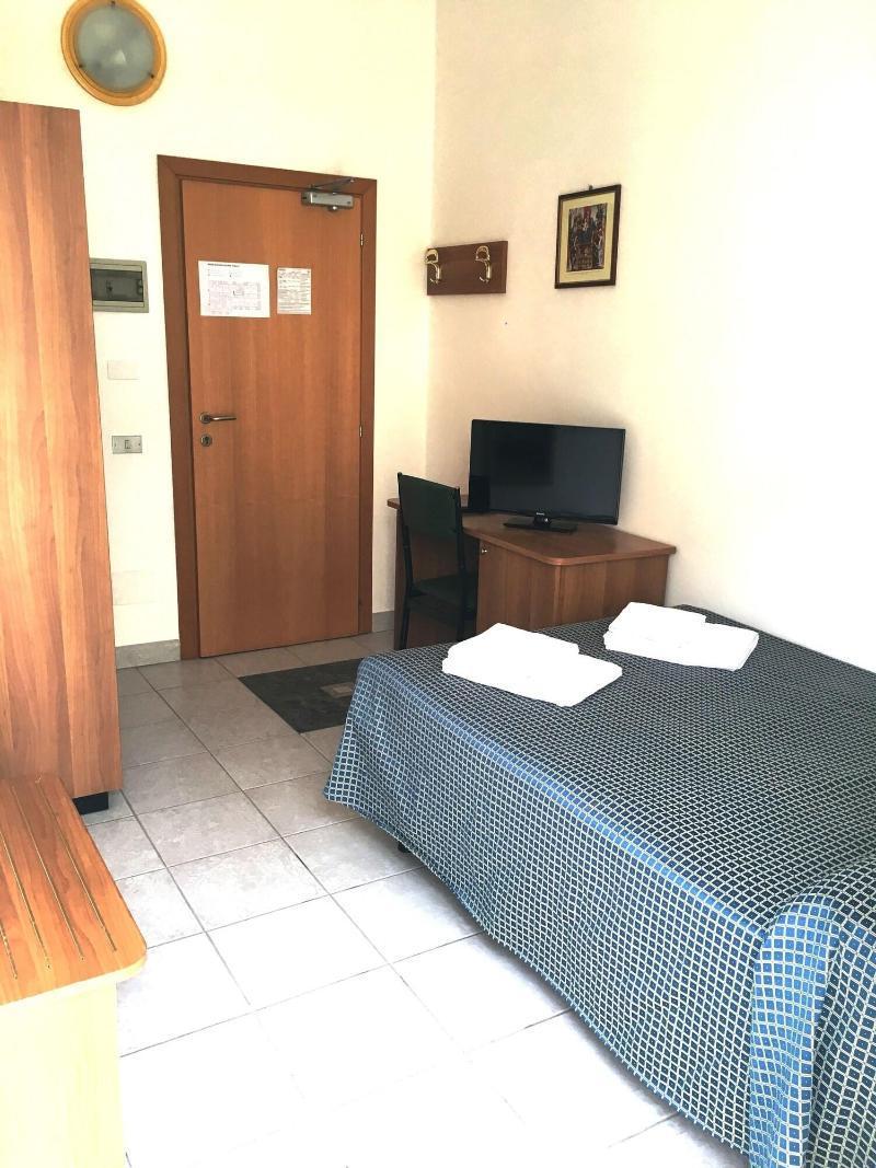 Nizza - Nuova Gestione 2* Riccione