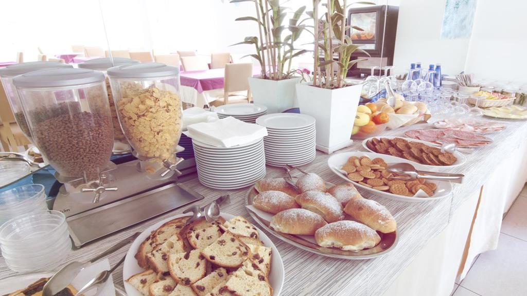 Aria Di Mare - Bed&brunch In Centro A 3* Riccione