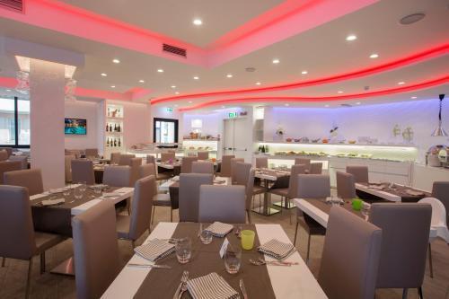 Ambassador Hotel 3*