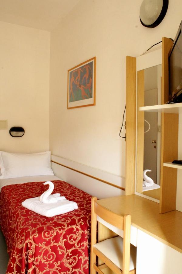 Clara Hotel