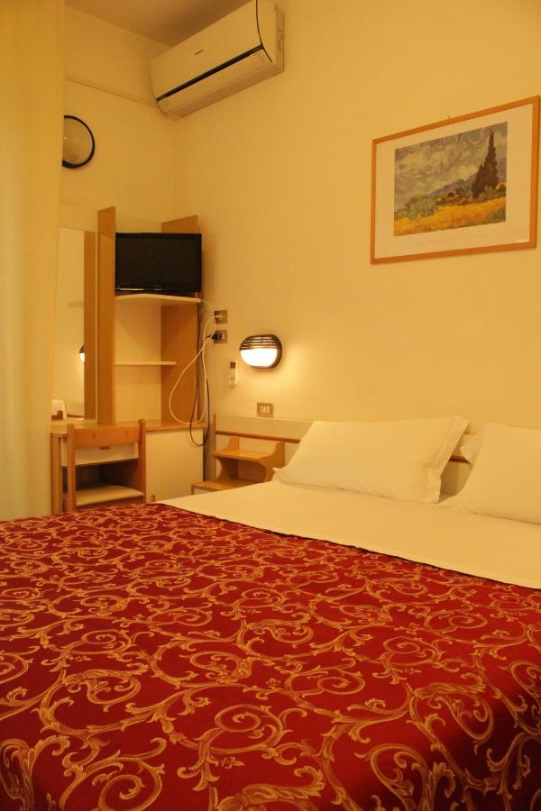 Clara Hotel 3*