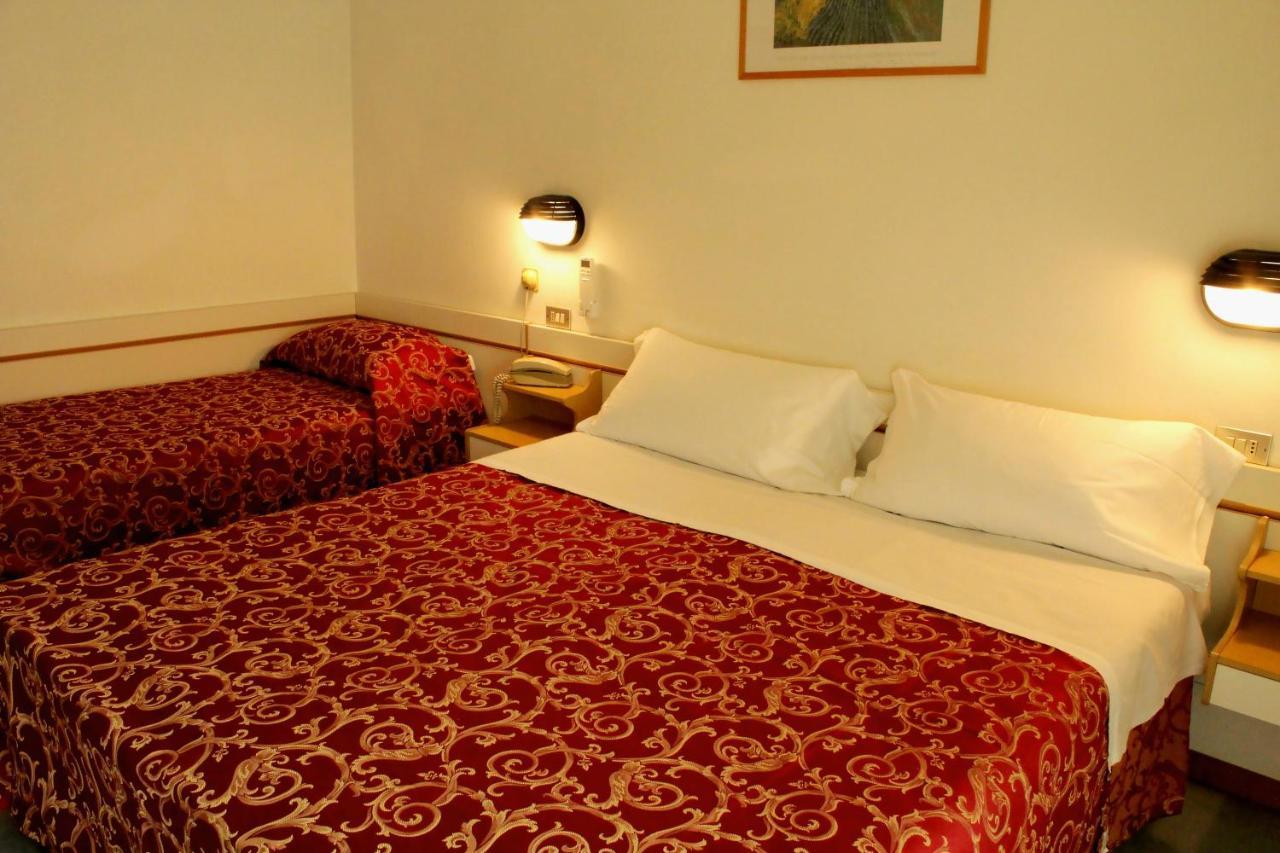 Hotel Clara 3*