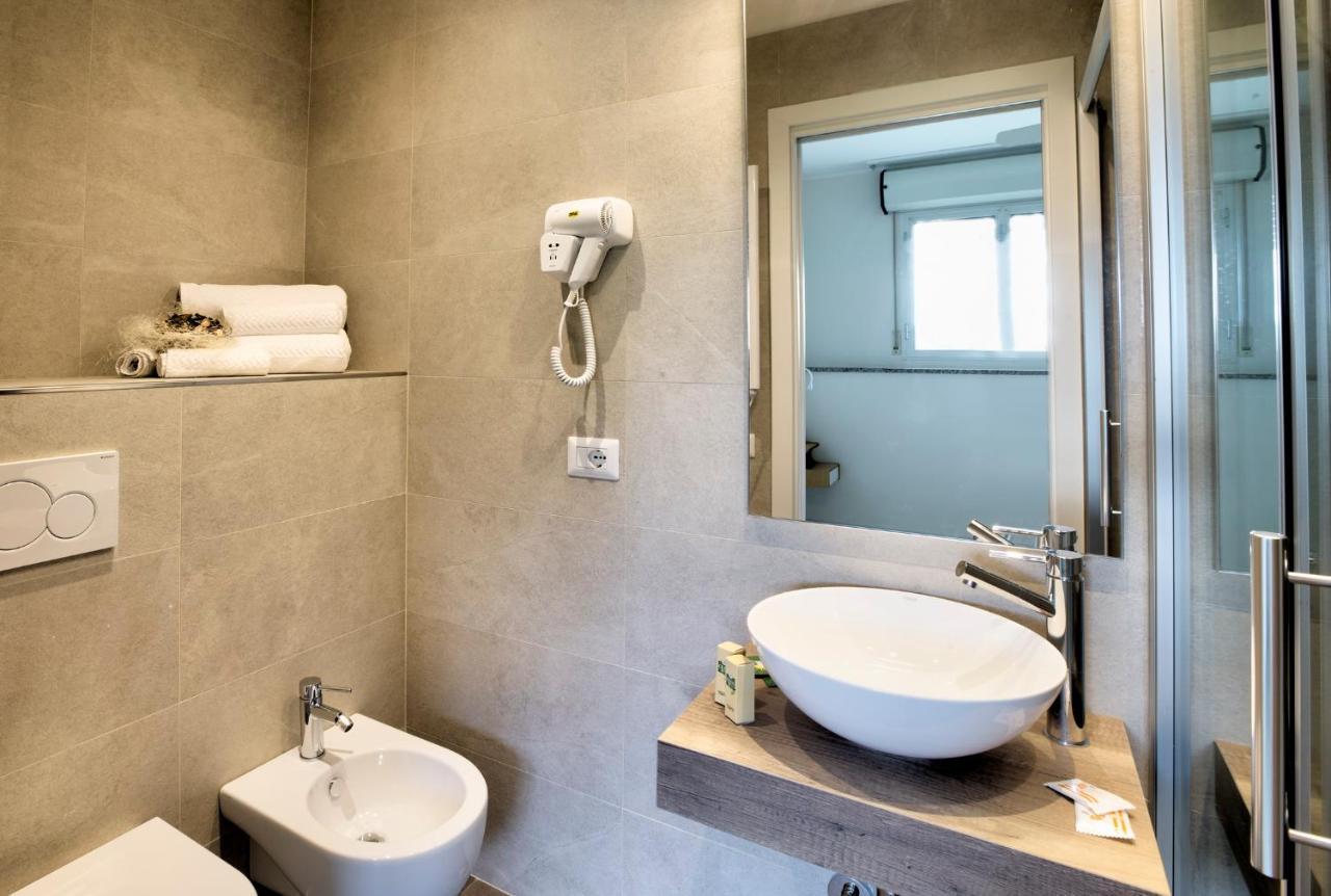 Clara Hotel 3*