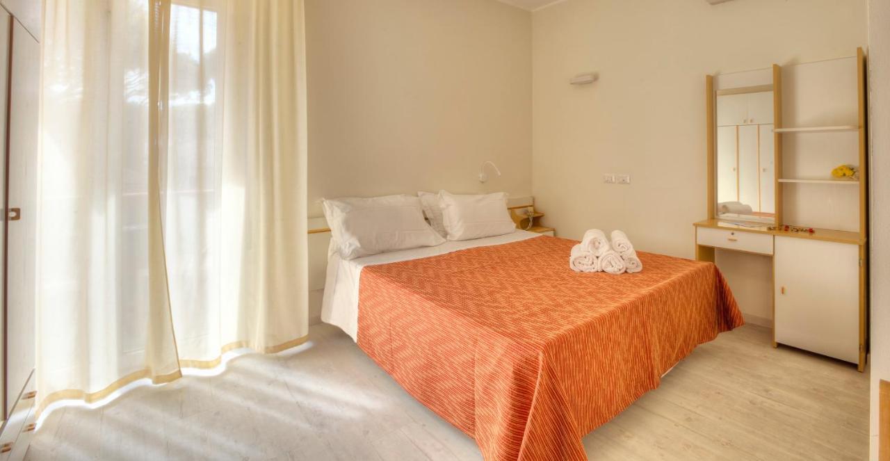 Clara Hotel