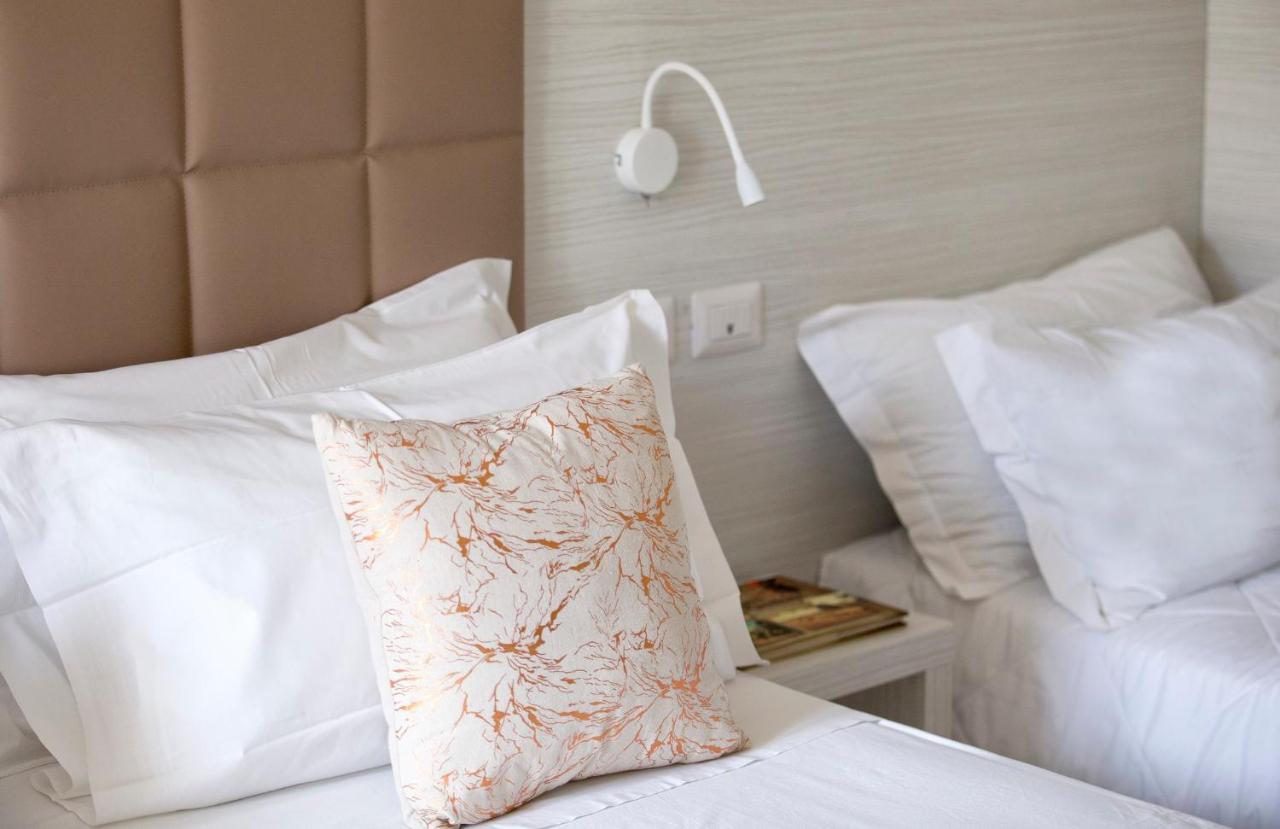 Clara Hotel 3*