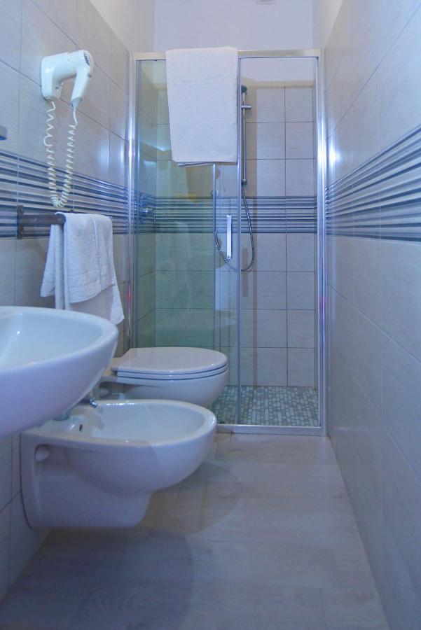 Hotel Iride Suite, Breakfast&brunch - Ideale Per Famiglie E Coppie 2*