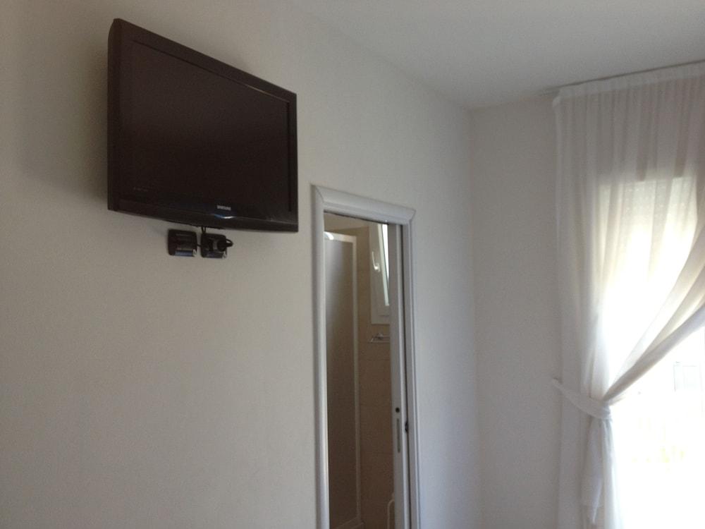 Trocadero Hotel 2*