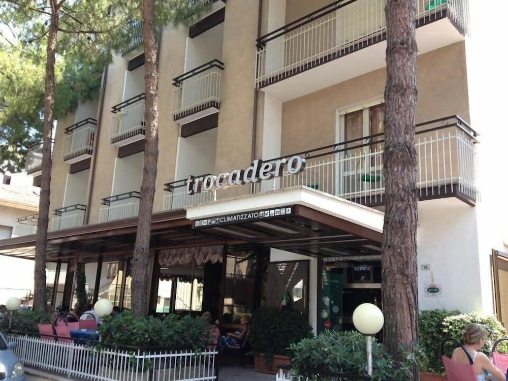 Trocadero Hotel 2*