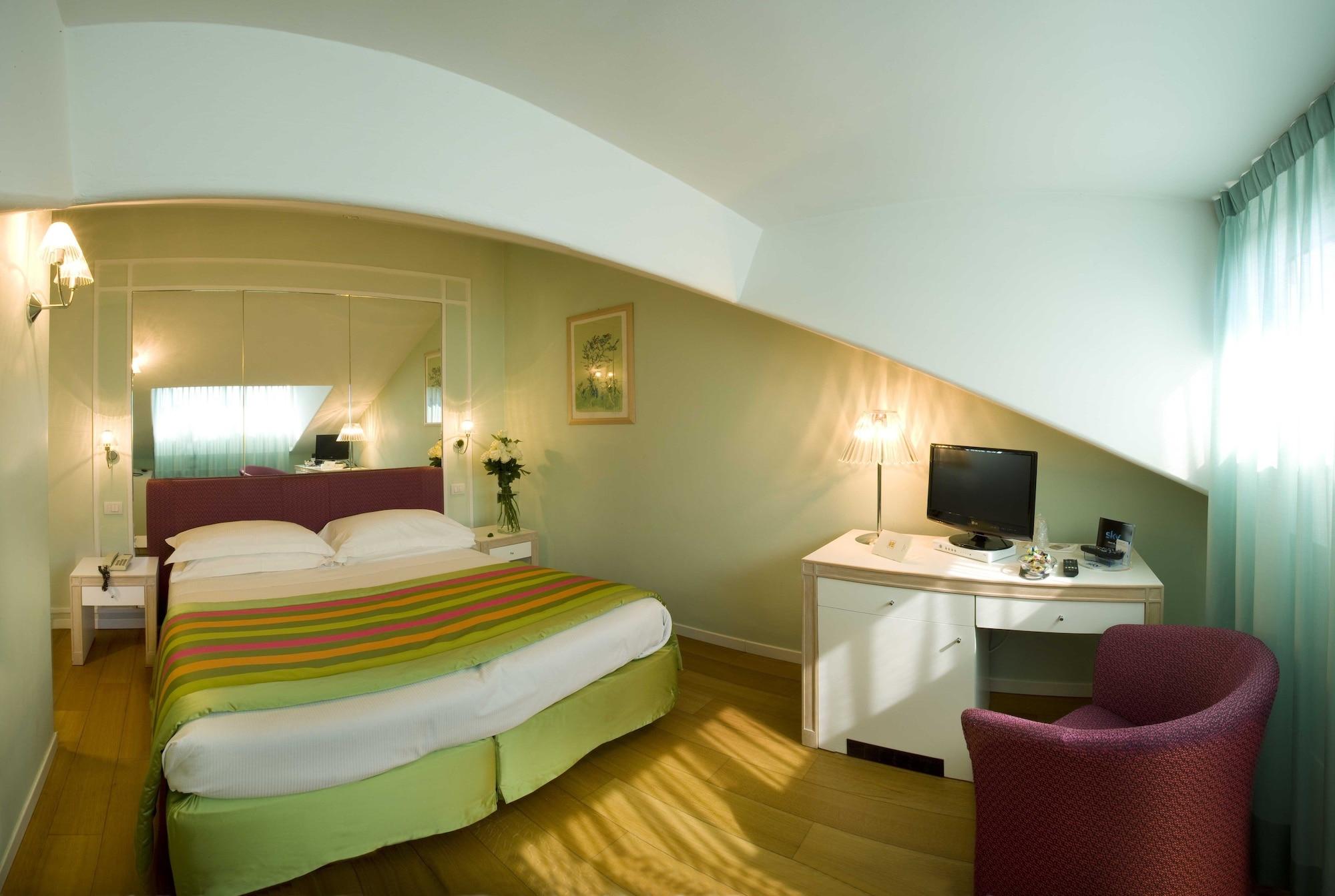 Roma Hotel 4*