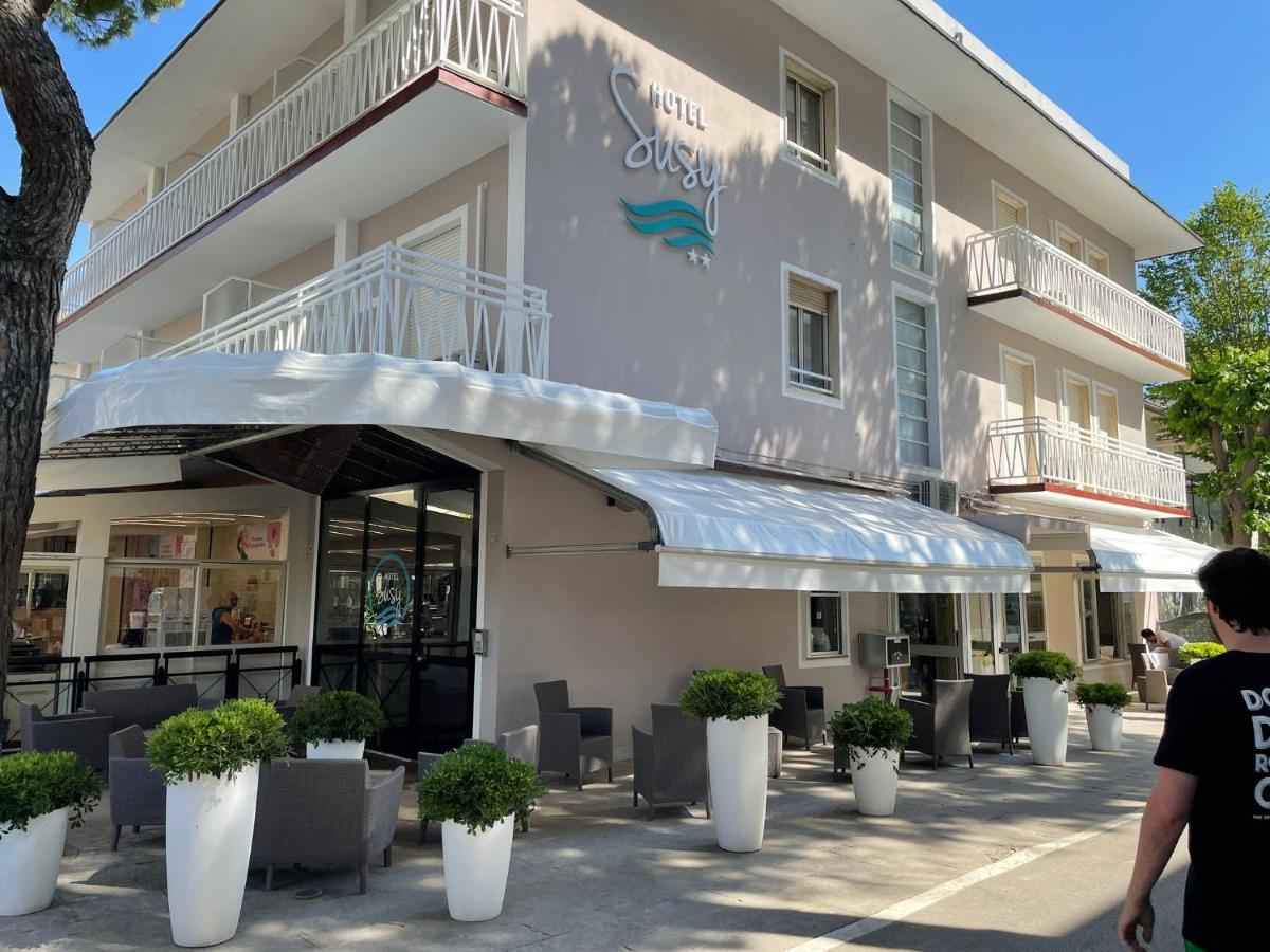 Susy - Ambienti Rinnovati 2022 - Direttamente Su Viale Dante E A Due Passi Dal Mare Riccione