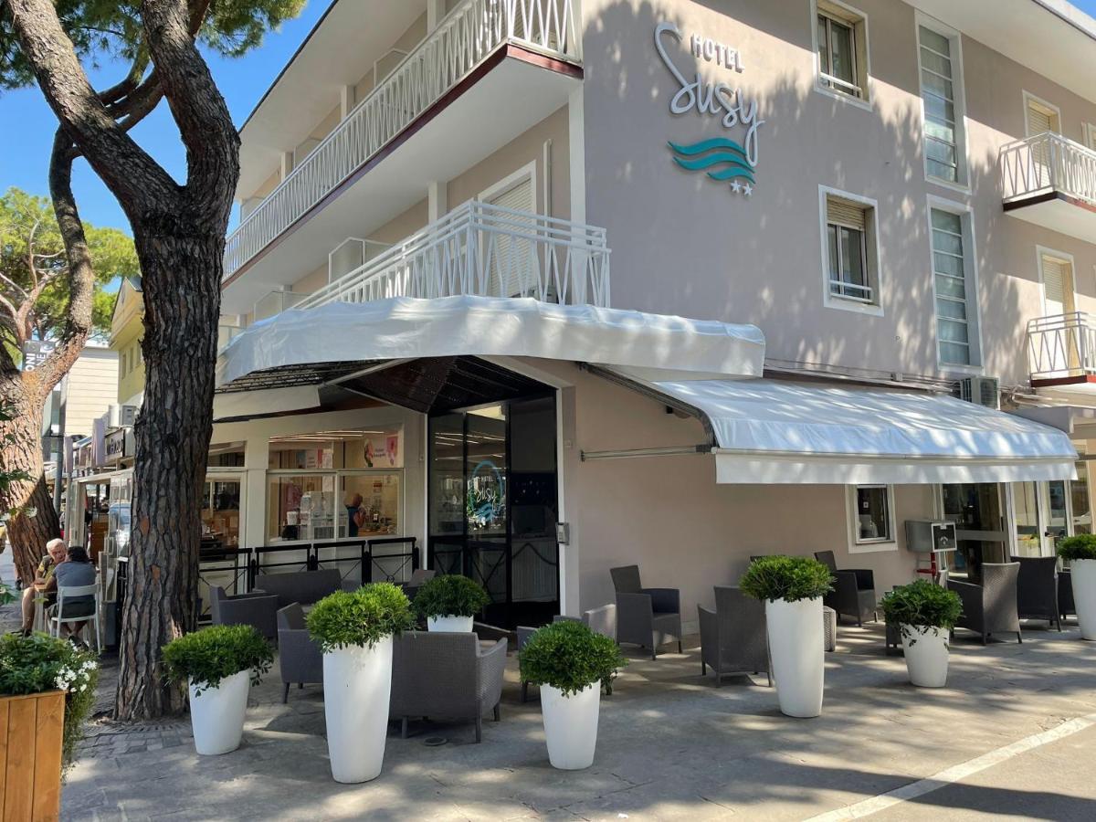 Susy - Ambienti Rinnovati 2022 - Direttamente Su Viale Dante E A Due Passi Dal Mare Hotel Riccione