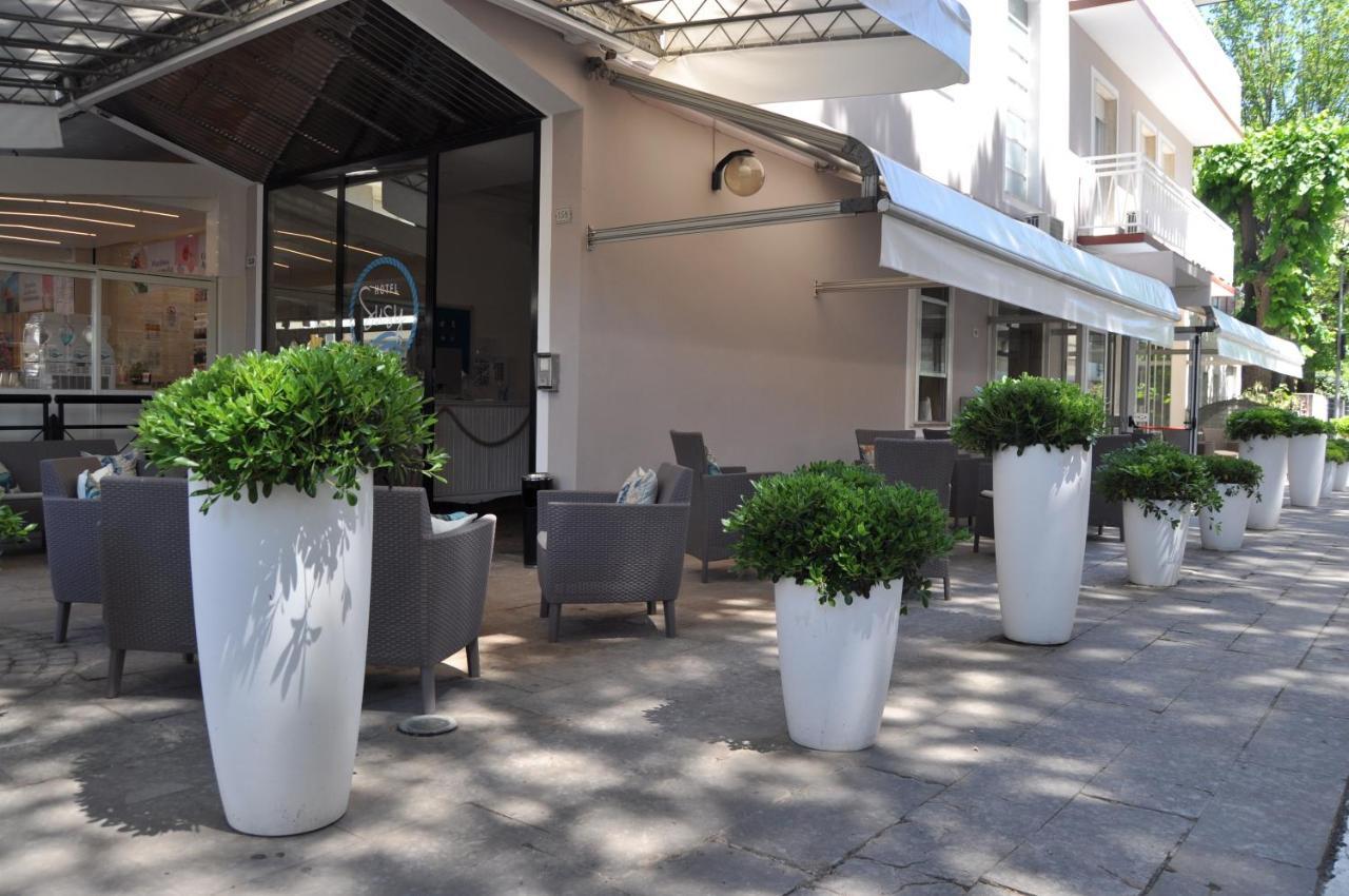 Susy - Ambienti Rinnovati 2022 - Direttamente Su Viale Dante E A Due Passi Dal Mare Hotel Riccione
