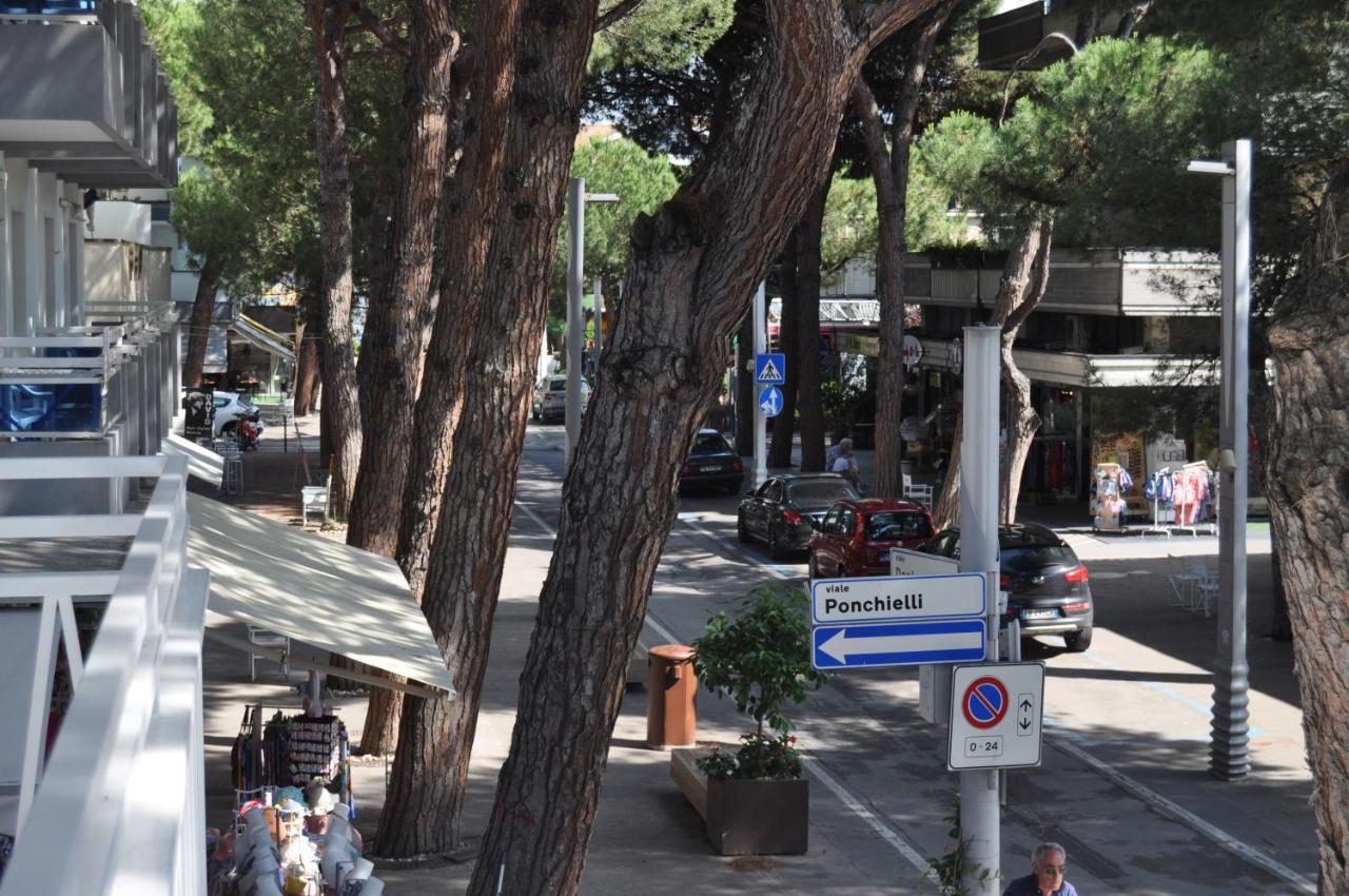 Hotel Susy - Ambienti Rinnovati 2022 - Direttamente Su Viale Dante E A Due Passi Dal Mare 2*