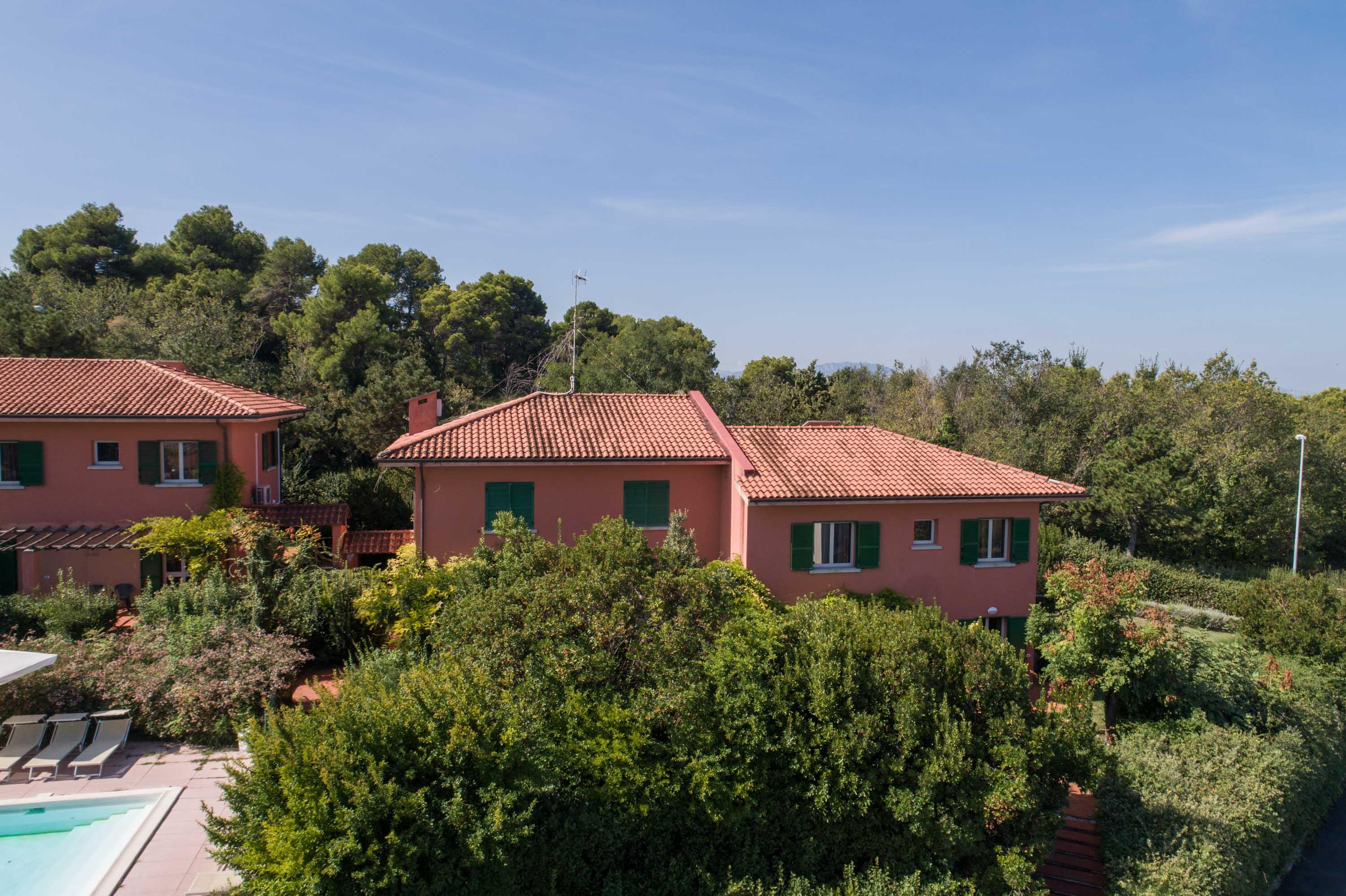 Aparthotel Residenze Al Colle Dei Pini