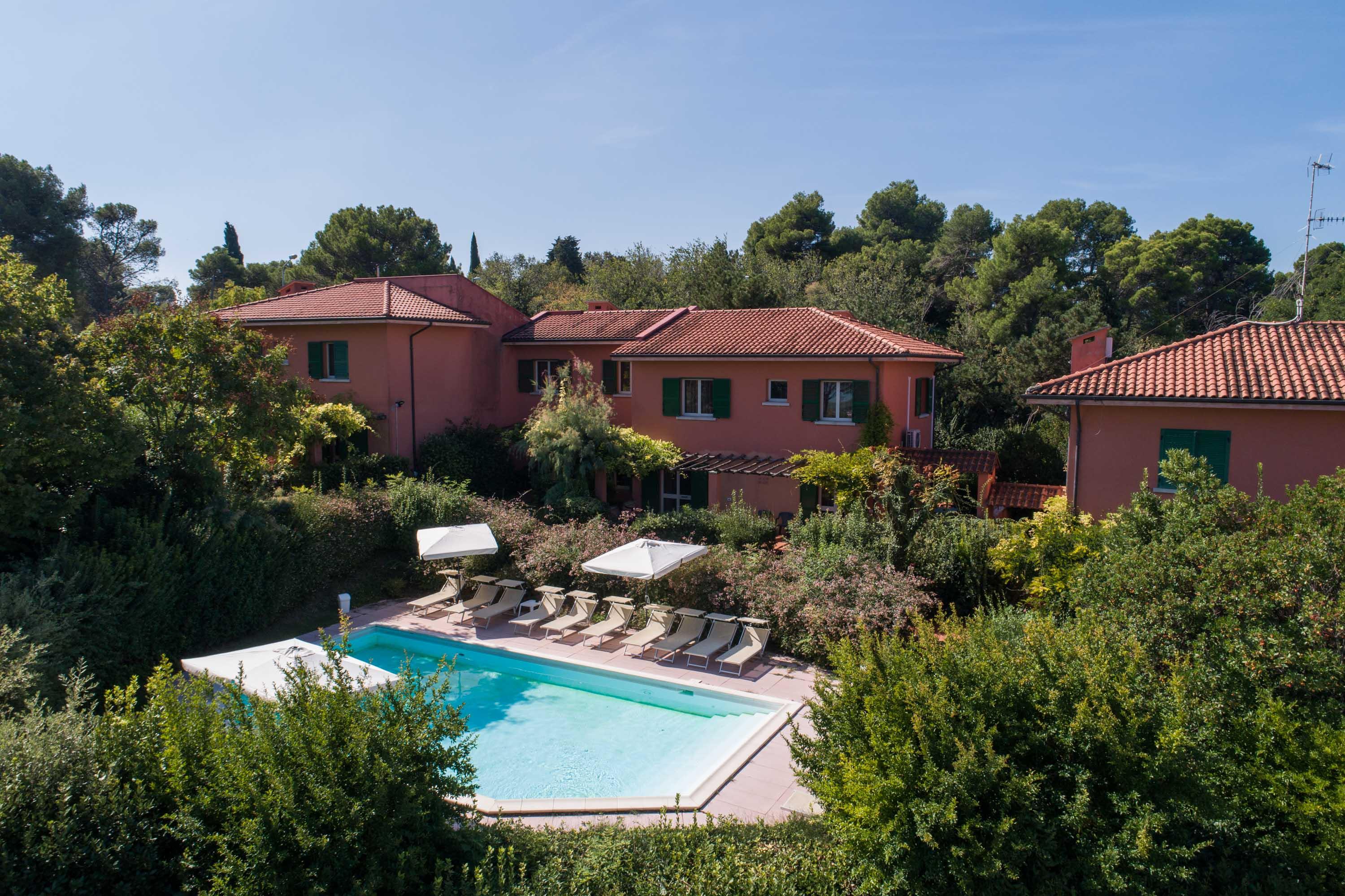 Residenze Al Colle Dei Pini Aparthotel 3*