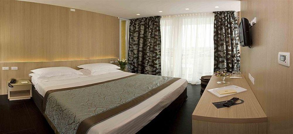 Roma Hotel 4*