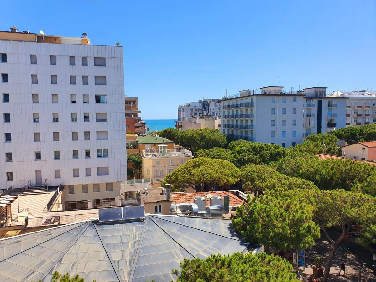 Vista Mare In Viale Ceccarini Angolo Dante Appartamento Riccione