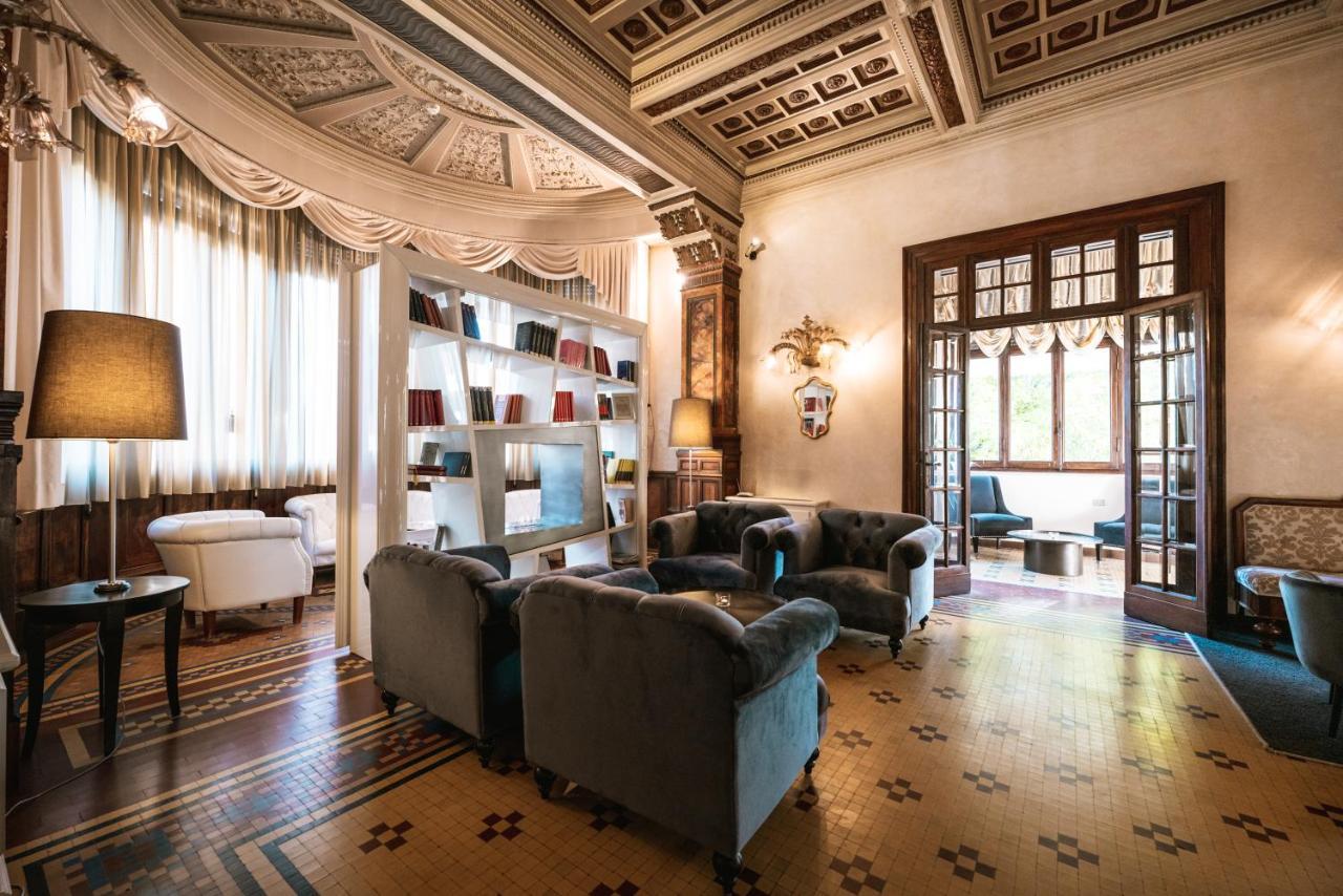Hotel De La