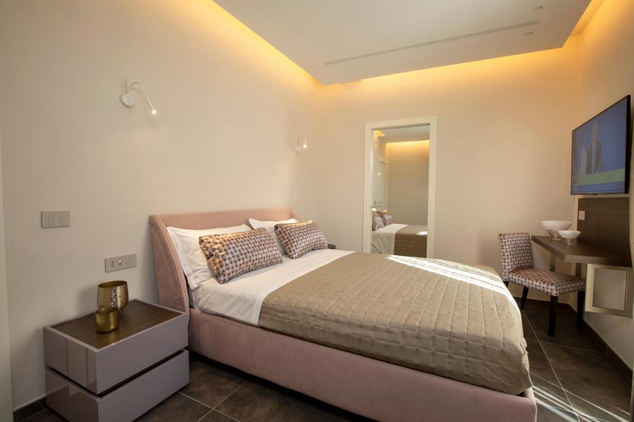Elegance 4*