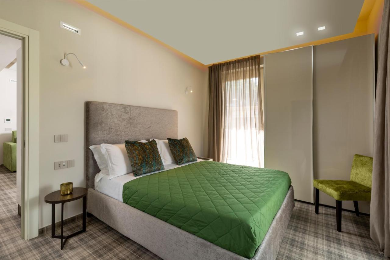 Elegance Aparthotel 4*