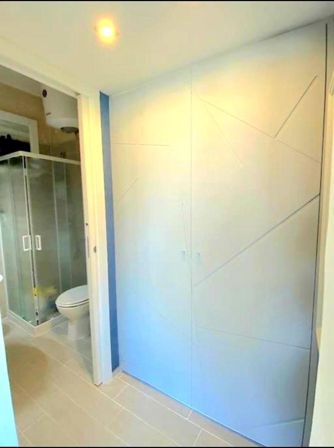 Appartamento Vista Mare In Viale Ceccarini Angolo Dante Riccione