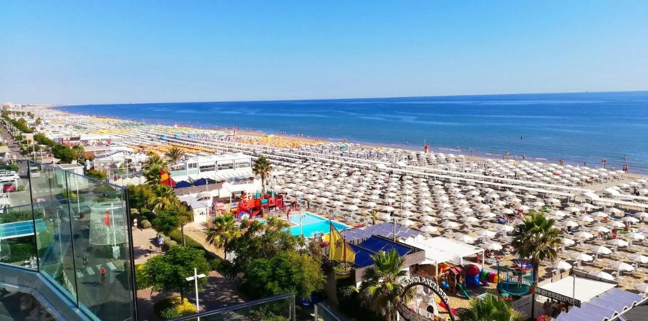 Vista Mare In Viale Ceccarini Angolo Dante * Riccione