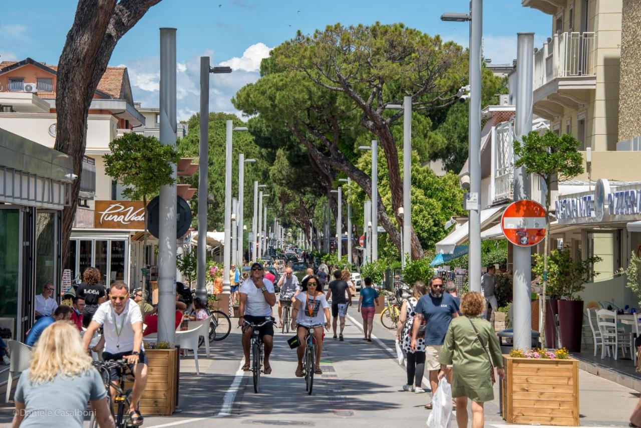 Vista Mare In Viale Ceccarini Angolo Dante Riccione