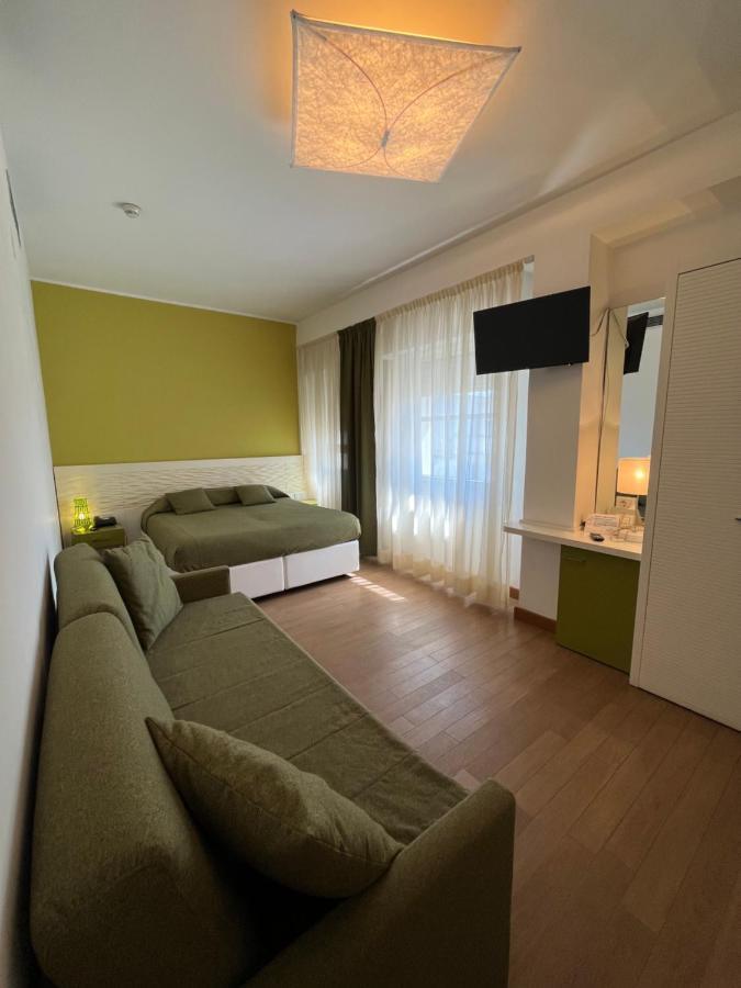 Mon Pays Hotel 3*