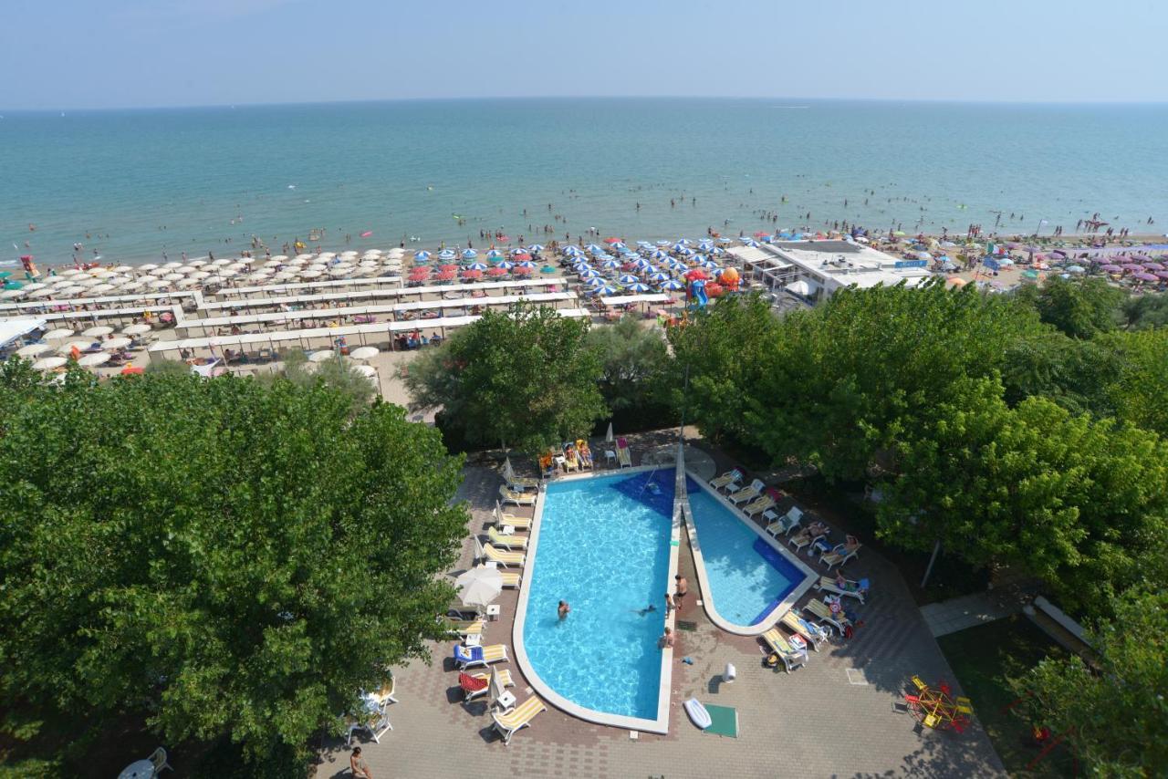 Alexandra Plaza Hotel