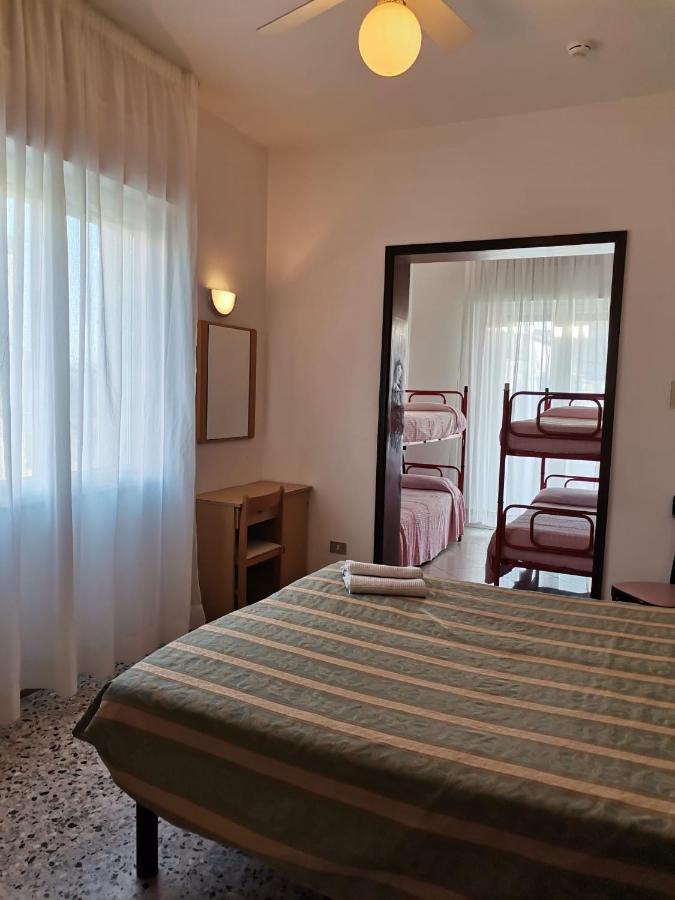 Moresco - Piscina Village Hotel Riccione