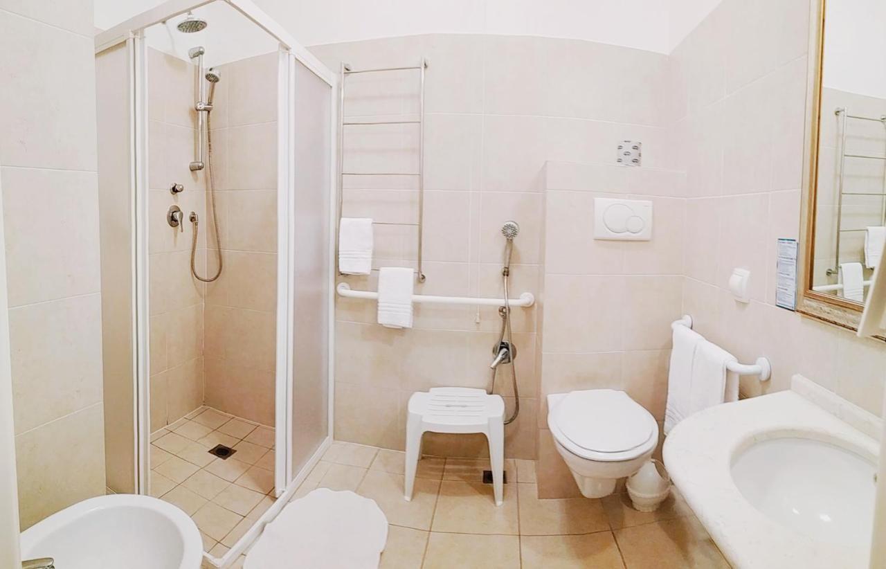 Alexander Hotel 3*