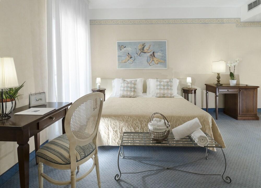 Apollo Hotel
