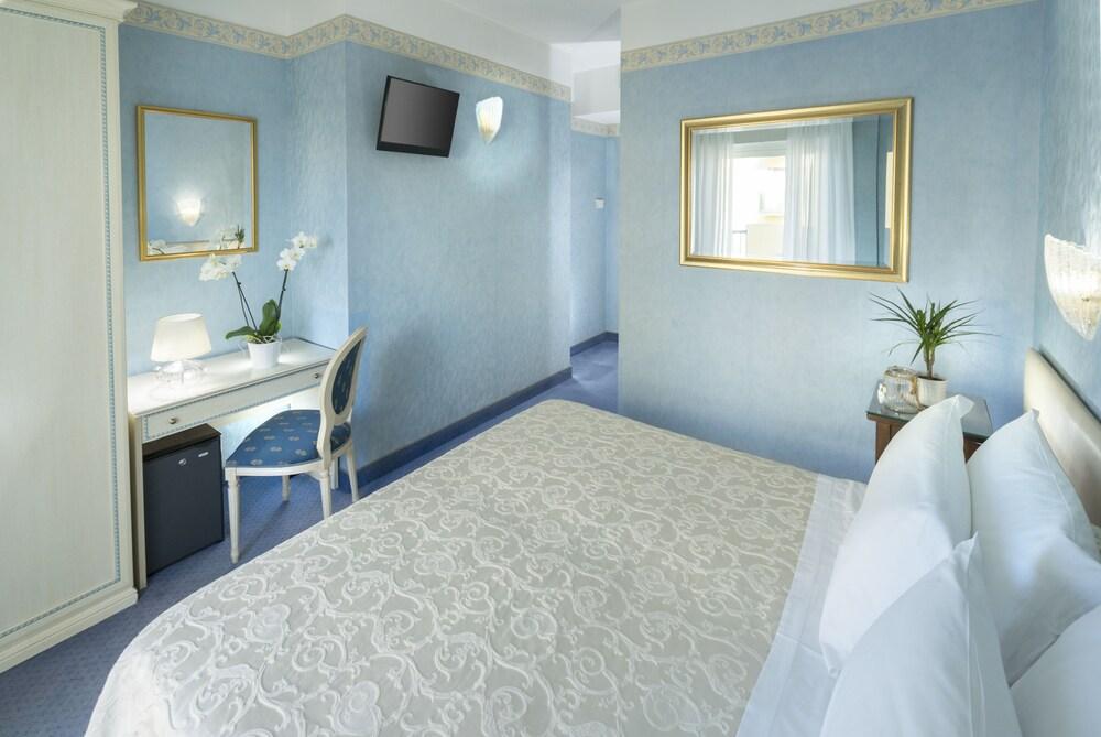 Hotel Apollo 4*