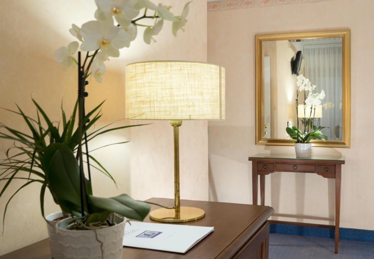 Hotel Apollo 4*