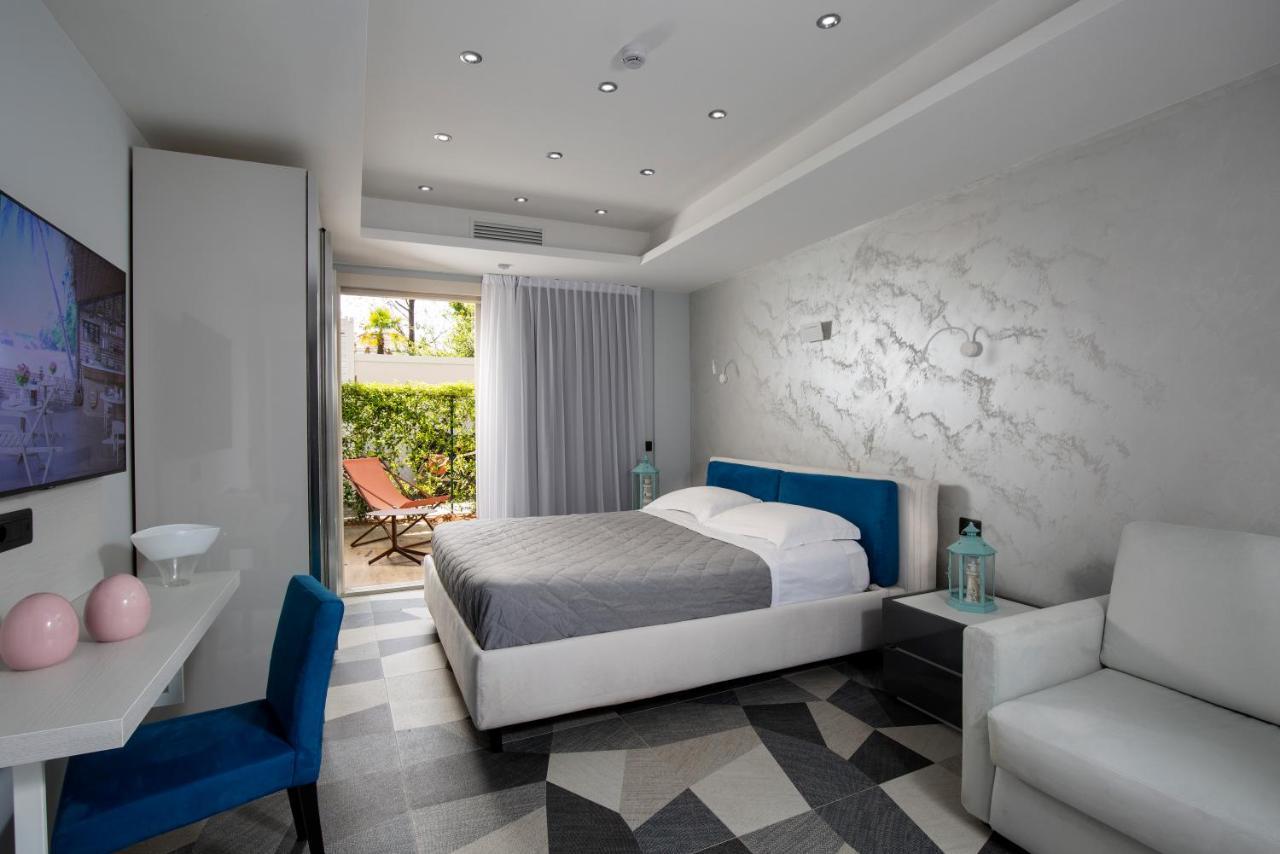 Elegance Aparthotel 4*
