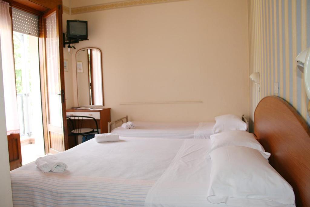Jolie Hotel