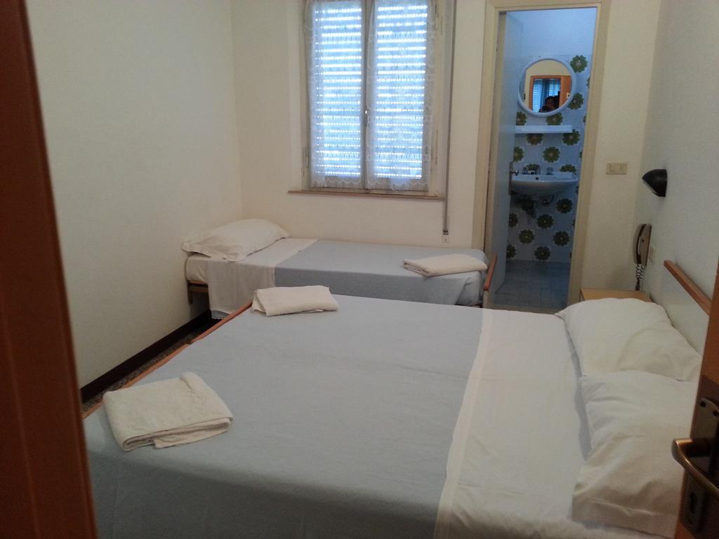 Bed & Breakfast Fiorina - Village Gratuito - Colazione Fino A Mezzogiorno Riccione