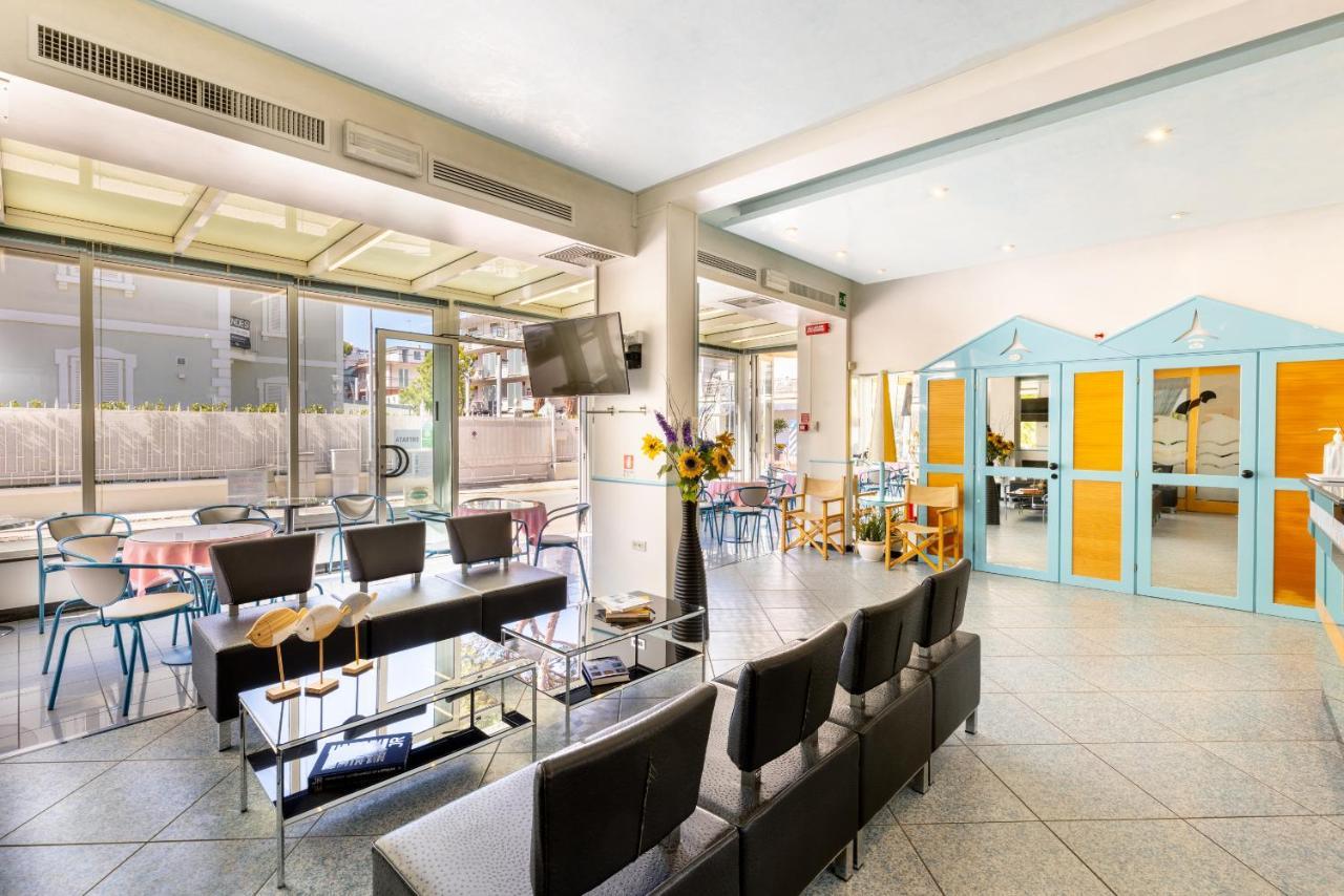 Hotel Caprice B&B - In Centro A Riccione 3*