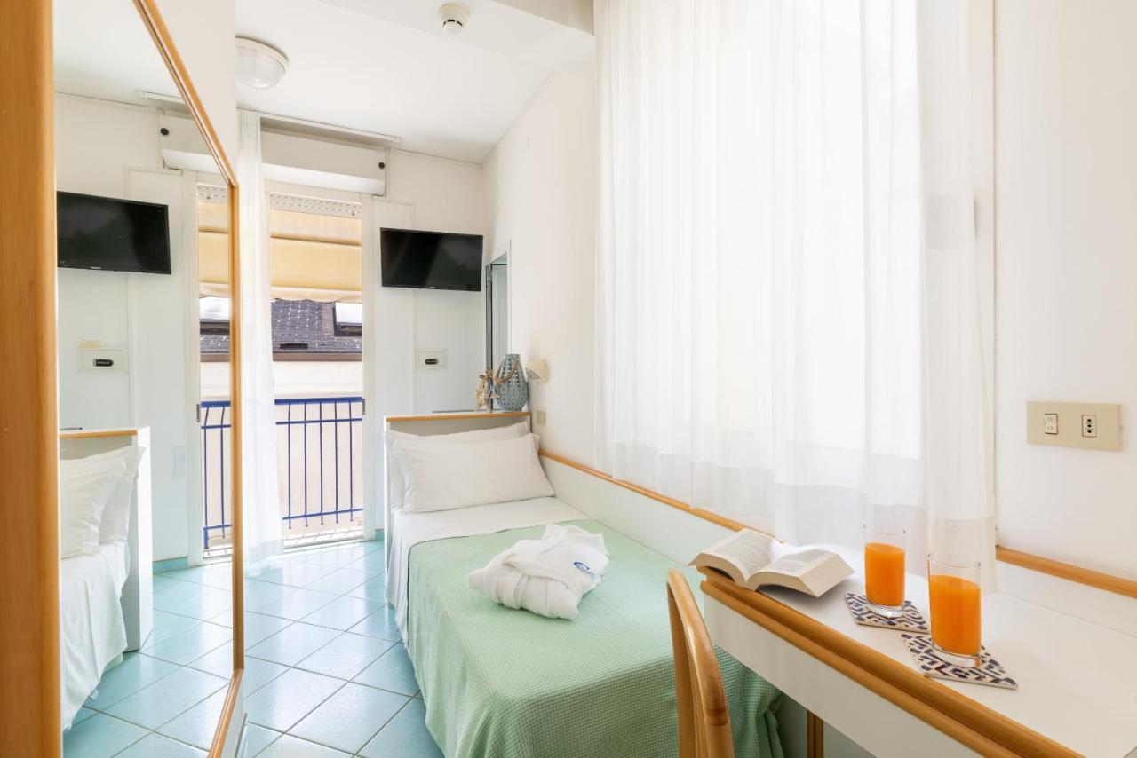 Hotel Caprice B&B - In Centro A Riccione Hotel