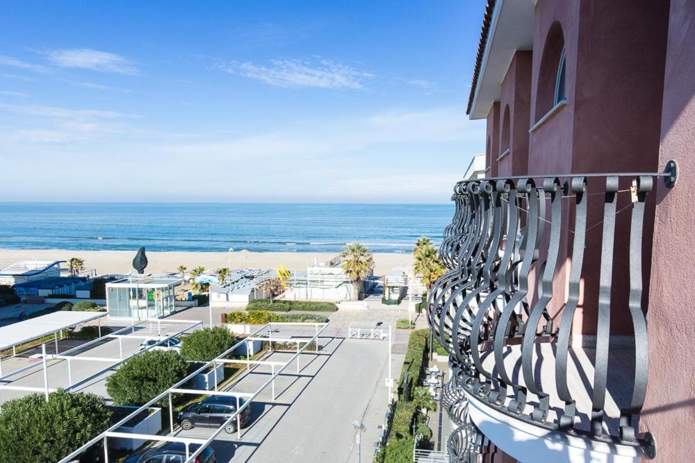 Trevi Riccione, In Centro Sul Mare Con Cucina