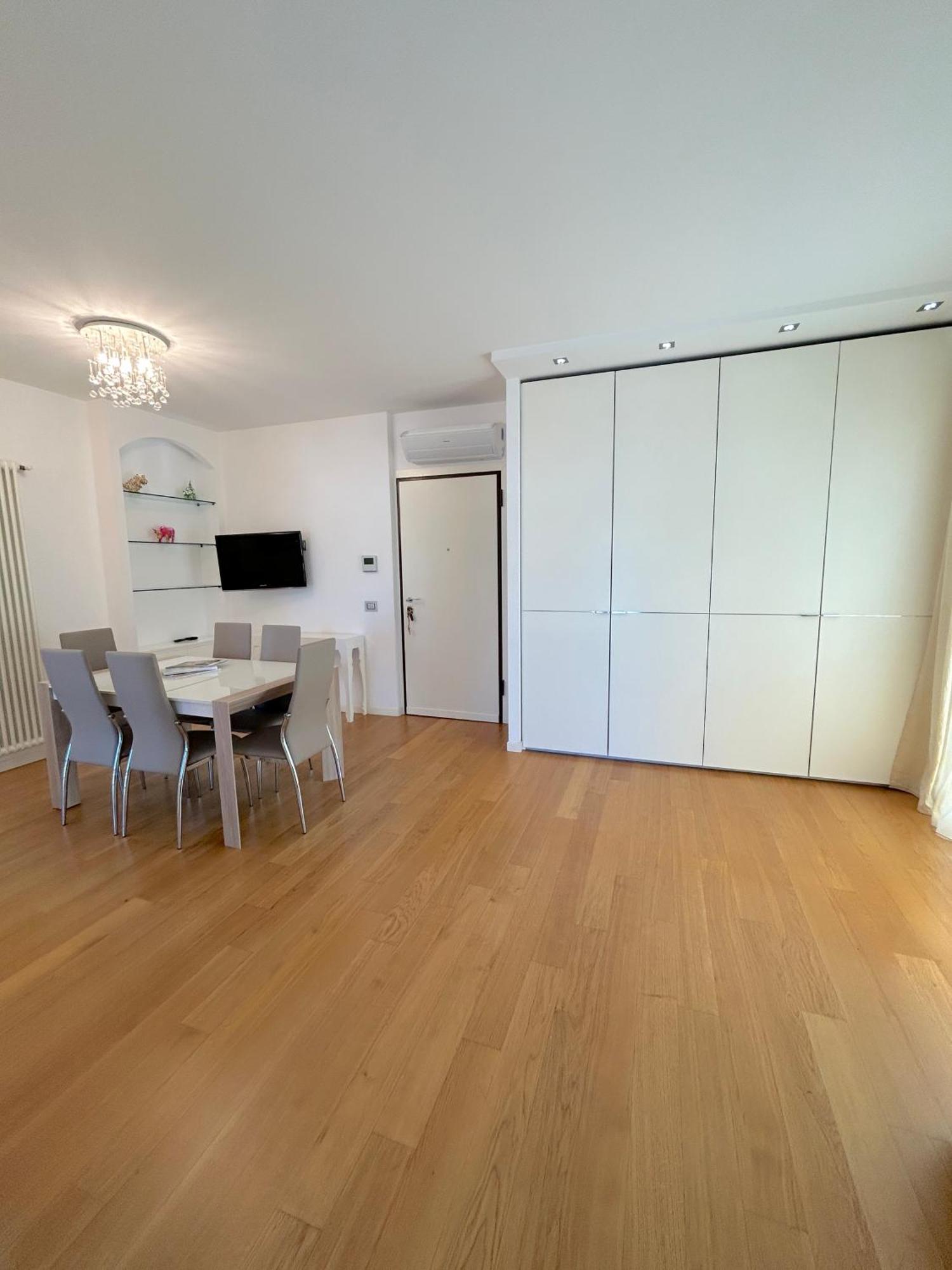 Appartamento Attico Alba -flexrent Abissinia *